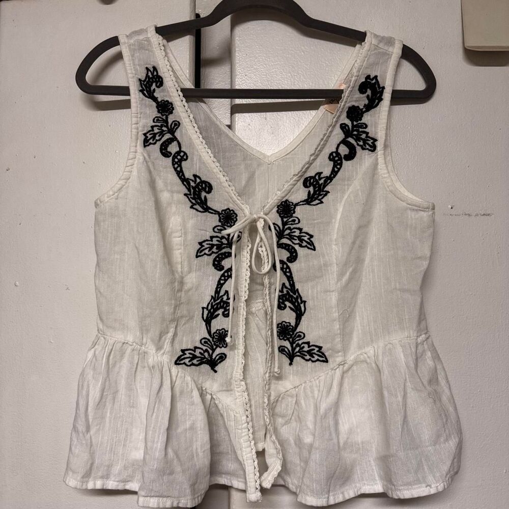 Dizzy-lizzy Women's White and Black Vest